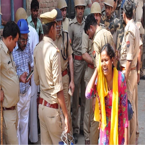 ruckus in Saharanpur, gunfire bullets in front of the officers, photos will fly to see the senses