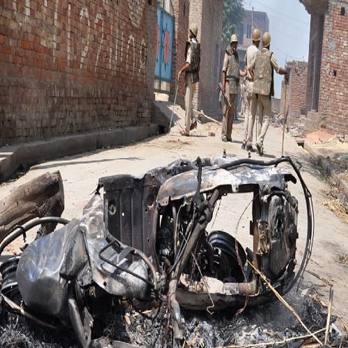 ruckus in Saharanpur, gunfire bullets in front of the officers, photos will fly to see the senses
