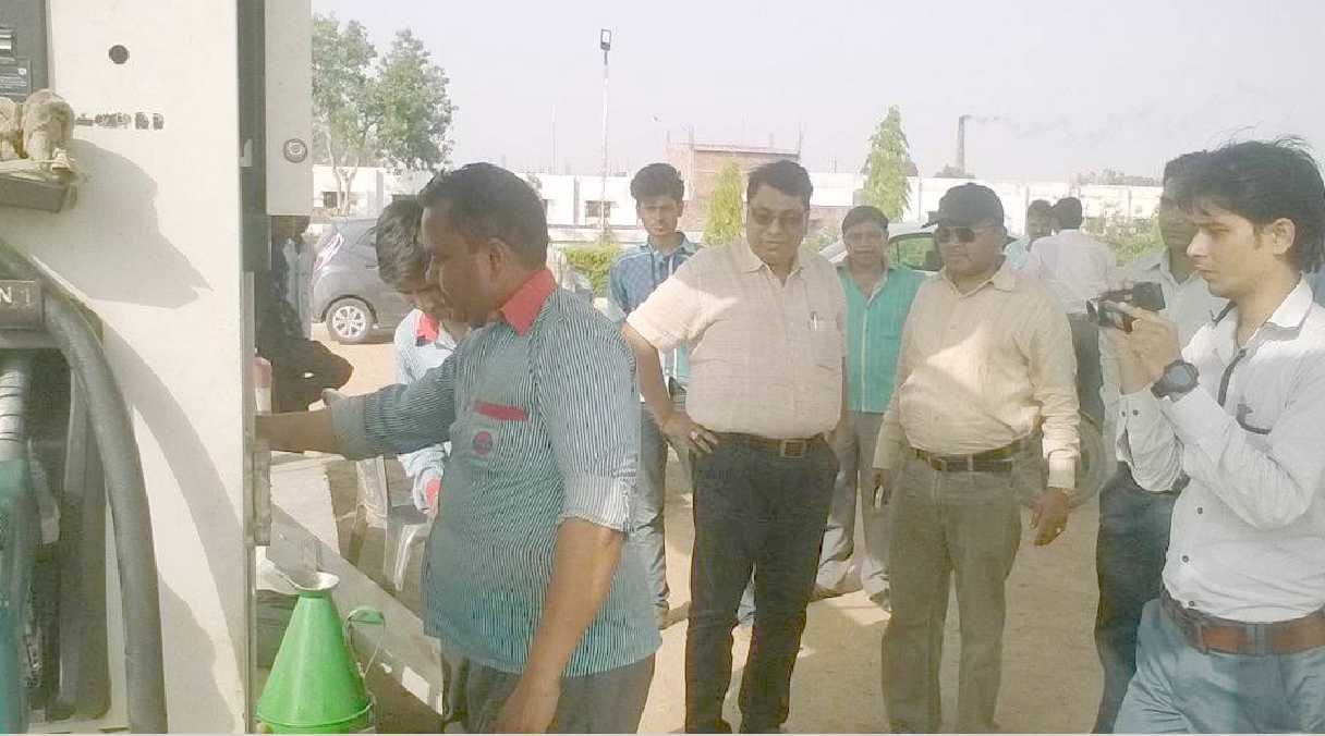 Raids on petrol pumps in the district, Samples also filled