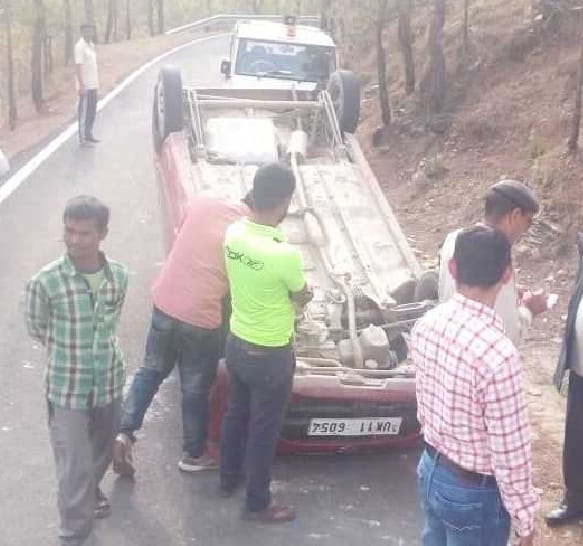 Bageshwar-Chakodi reverse car, three injured