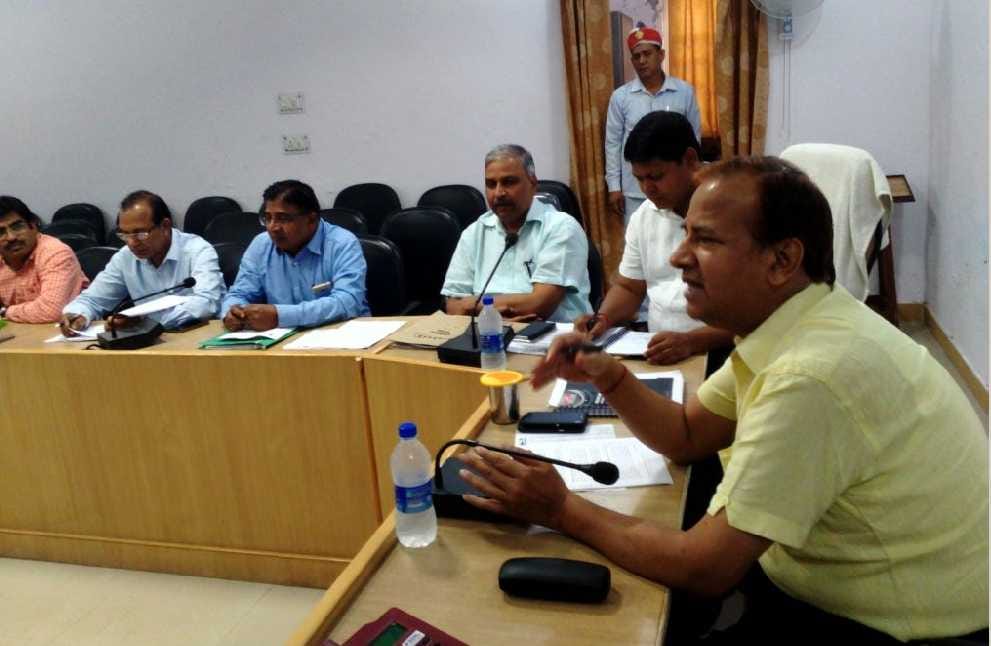 Farmers should be aware about crop insurance and bhim app - DM