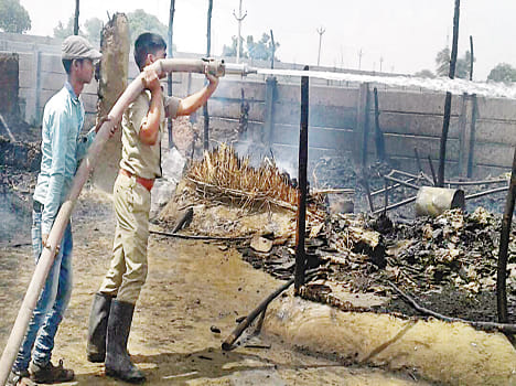 Five houses burnt by falling wire of hiatus
