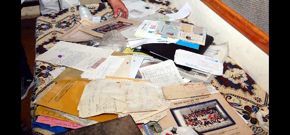 new revealition in bjp mp honey trap case, many bjp leaders visting cards found from accused house