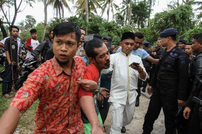 about 200 indonesian prisoners in mass jailbreak