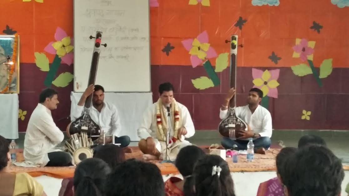 student learn about dhrupad