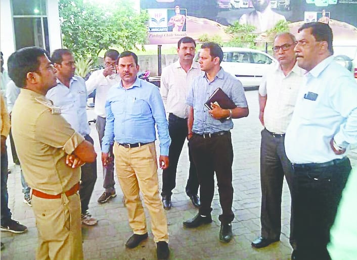 Six more youths holding chip in petrol pump