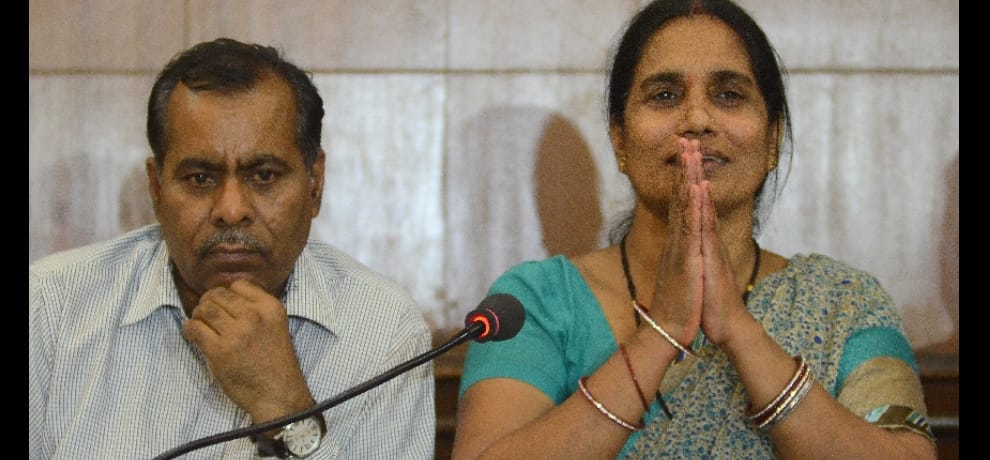 nirbhaya mother and father says happy with decision but unhappy with juvenile punishment