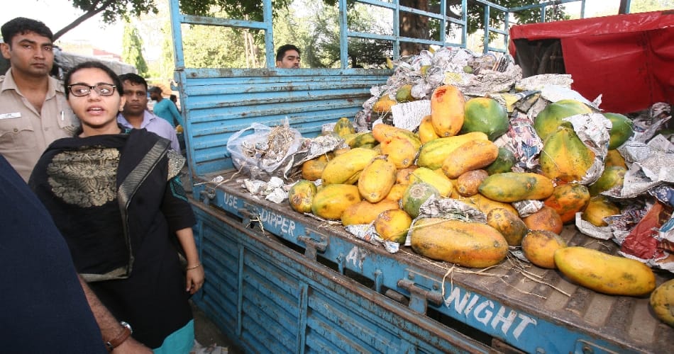 papaya cooked by hazared chemicals, know how to identify while purchasing