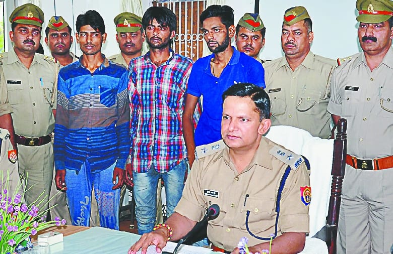 Police get three bribe scam