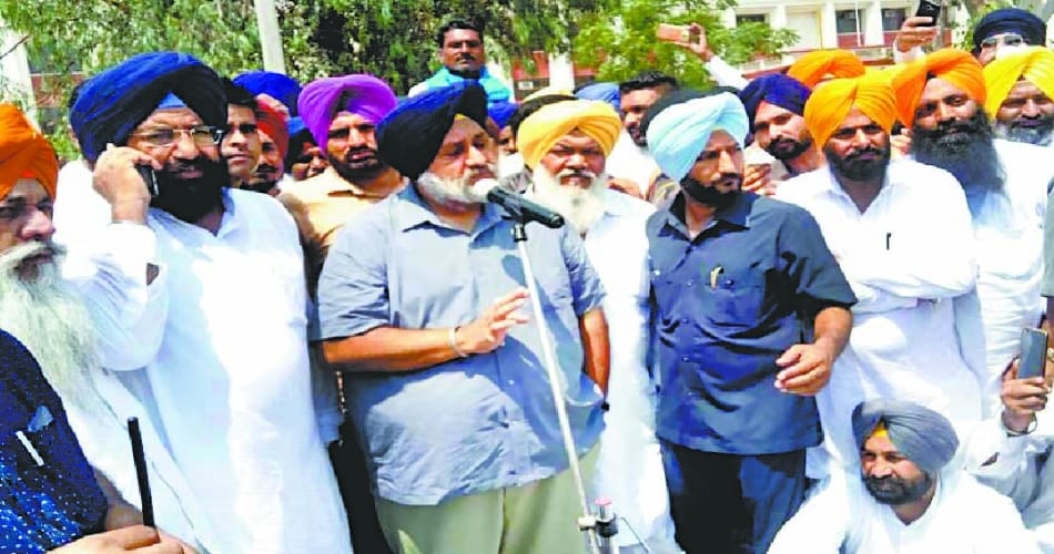   sukhbir badal demands 1 crore for parmjit singh's family