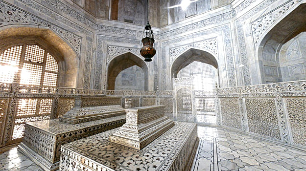 lord curzon gifted this precious thing to tajmahal also famous in egypt