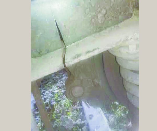  cracks in raptisagar express compartment in gonda.