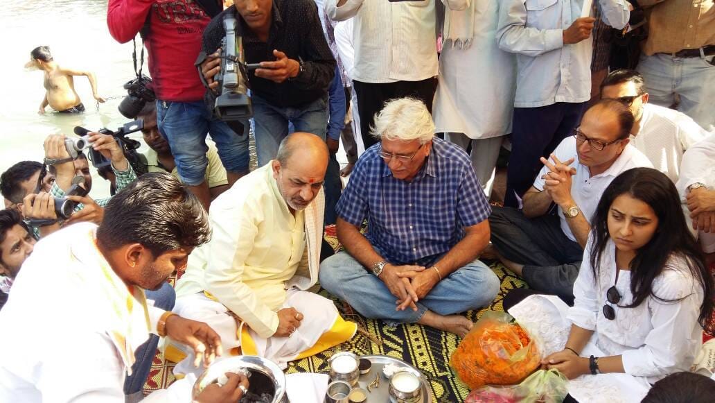 vinod khanna asthi pravah in haridwar