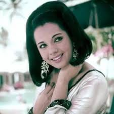 Veteran actress Mumtaz looks unrecognisable in this viral picture on social media