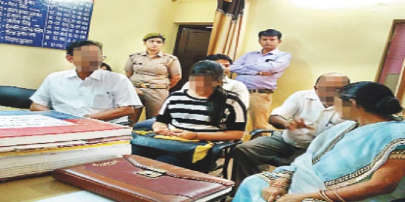 शादी अनुदान के लिए भटक रहे नवविवाहित  जोड़े