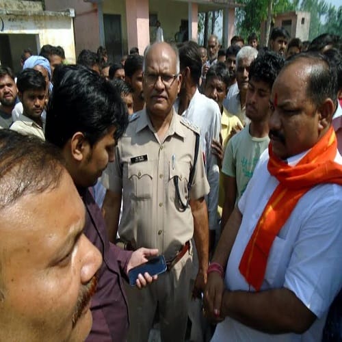 Music on the field of Mon, on Gokshi, people of Hindu organization did incursion, tension