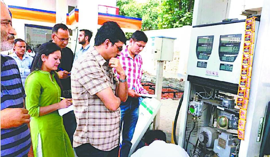 Matter reduction on petrol pumps, two seals