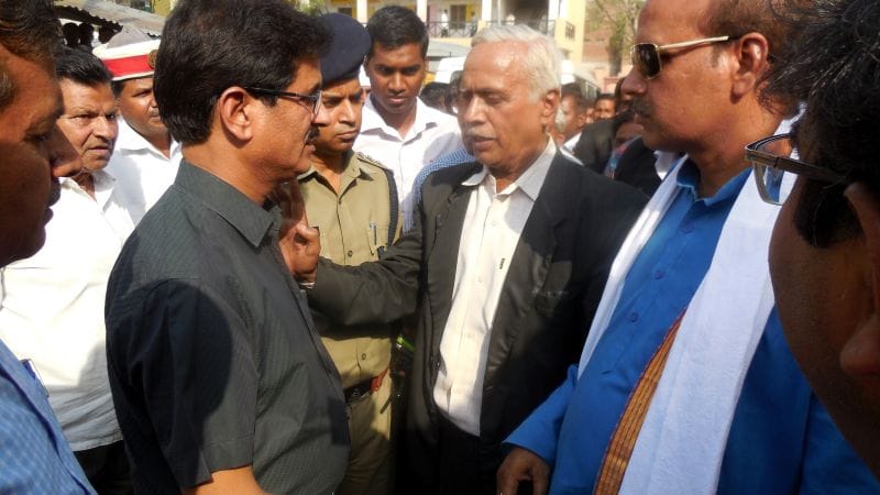 koshaagaar mein entree rokane par vakeelon ne kaiya hangaama