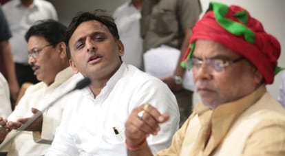  akhilesh yadav addresses SP leaders in Lucknow.