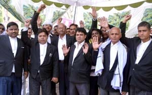 Advocates go to polls, vote postponed