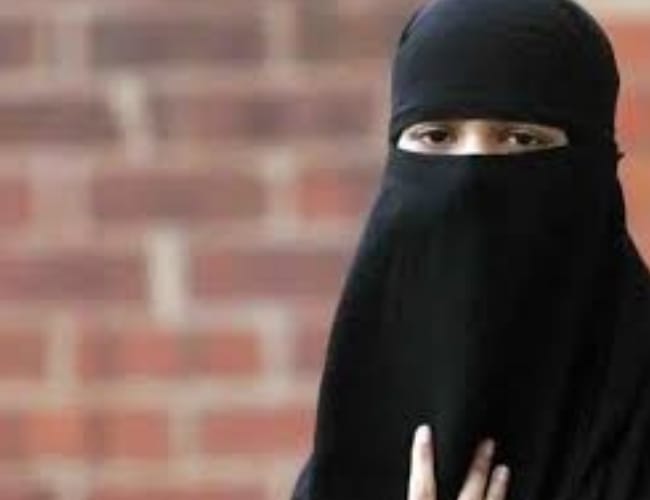 divorce threat by husband in lucknow for not entertaining his friends