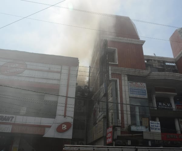 fire in bebiyan hotel in Lucknow.