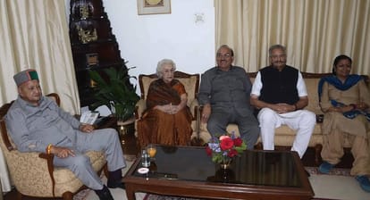 Virbhadra Singh Meeting with Congress MLA at Shimla.