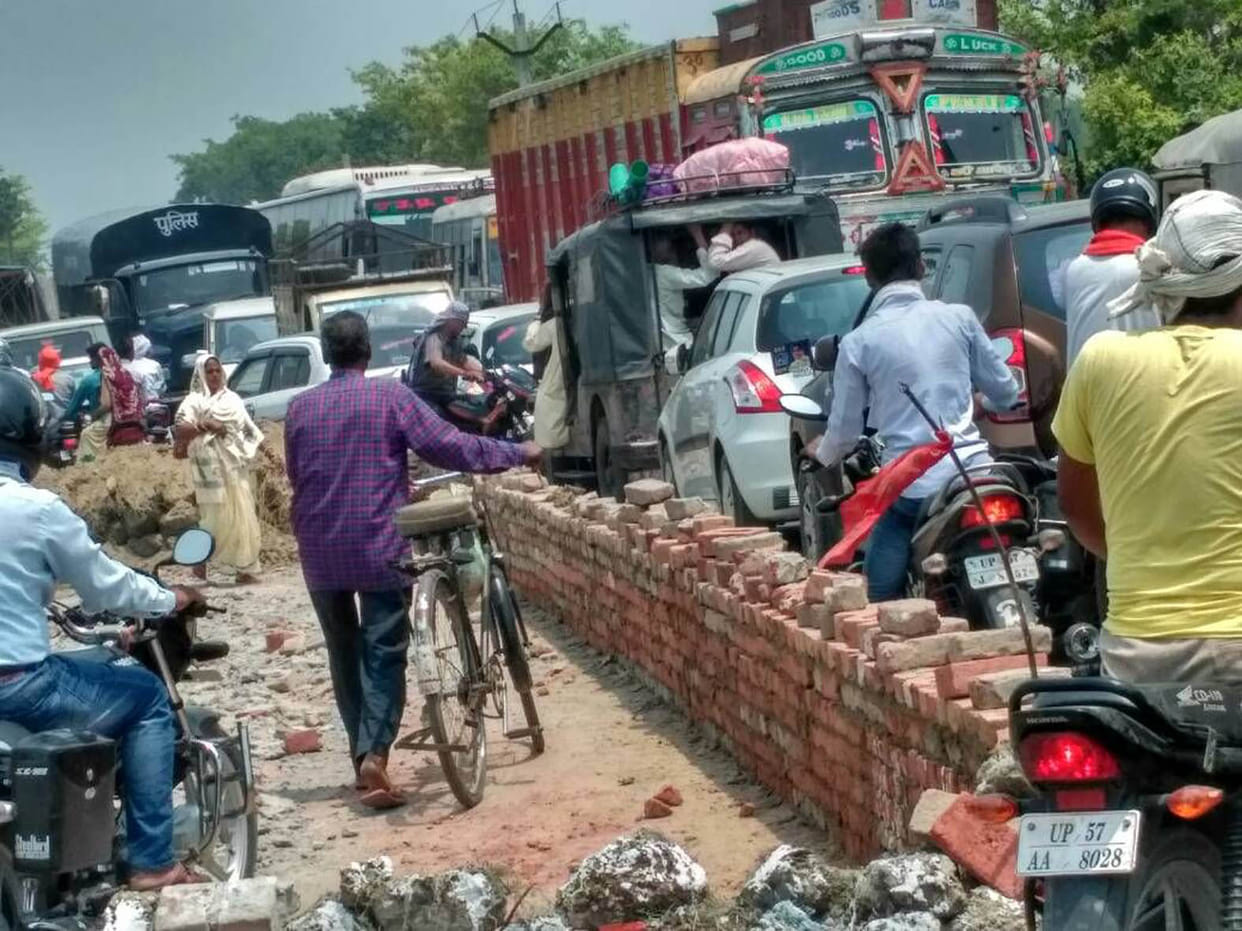 People troubled due to jam on Kasya-Padrauna route