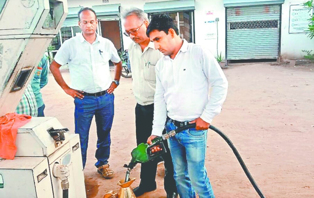 raid in two petrol pump in haridwar