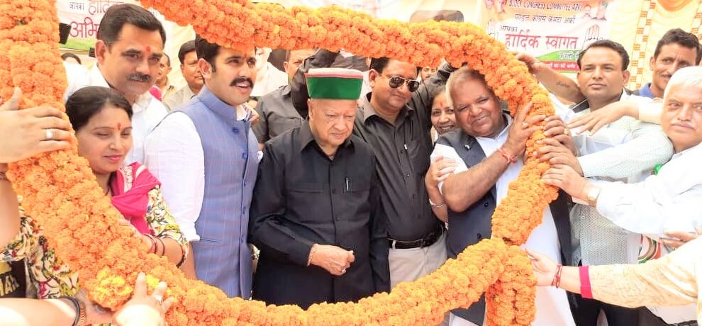 CM given a crore ruppes award to arki people