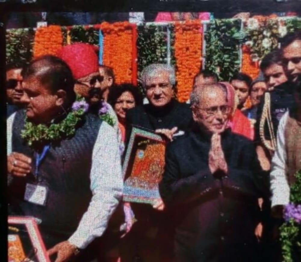 President Pranab mukherjee liked garhwali gift in badrinath