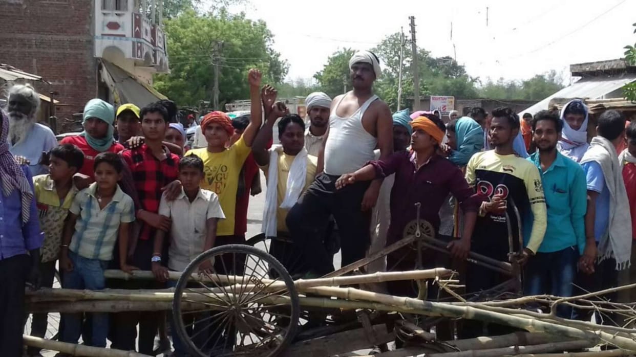 Three injured in accident, blockade
