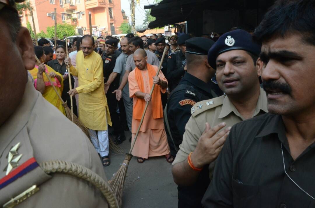 up cm cleans lucknow road under swachchhta abhiyan