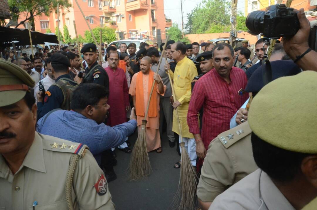 up cm cleans lucknow road under swachchhta abhiyan