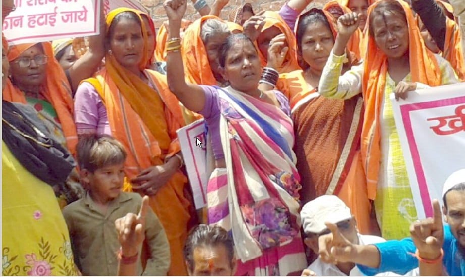 Women display lock in liquor shop