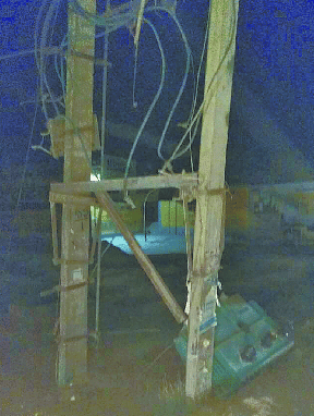 Bulls fight transfarmer fall, 20 hours electricity effected
