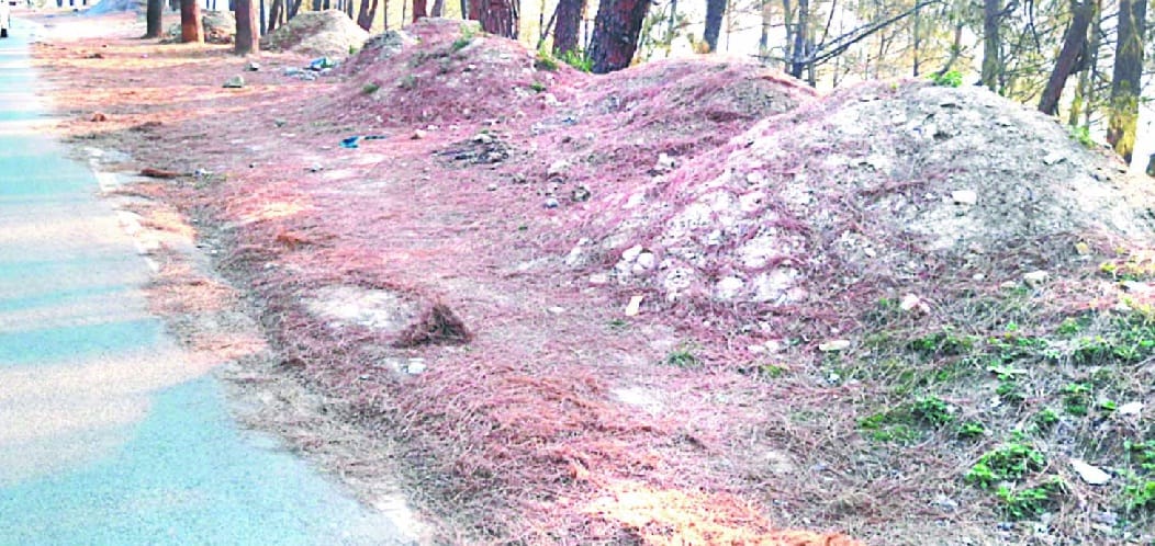 Mud, dirt, then dump on Chandak Road