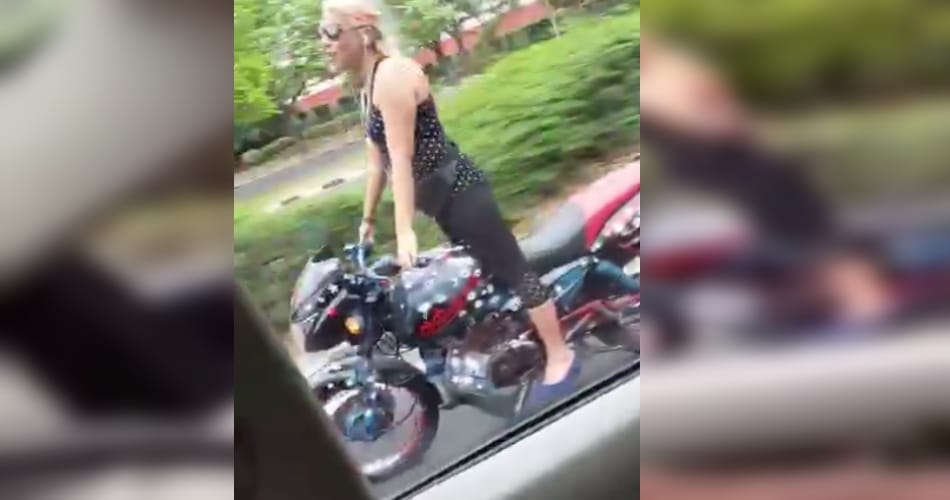 women make stunt on pulsar bike in chandigarh