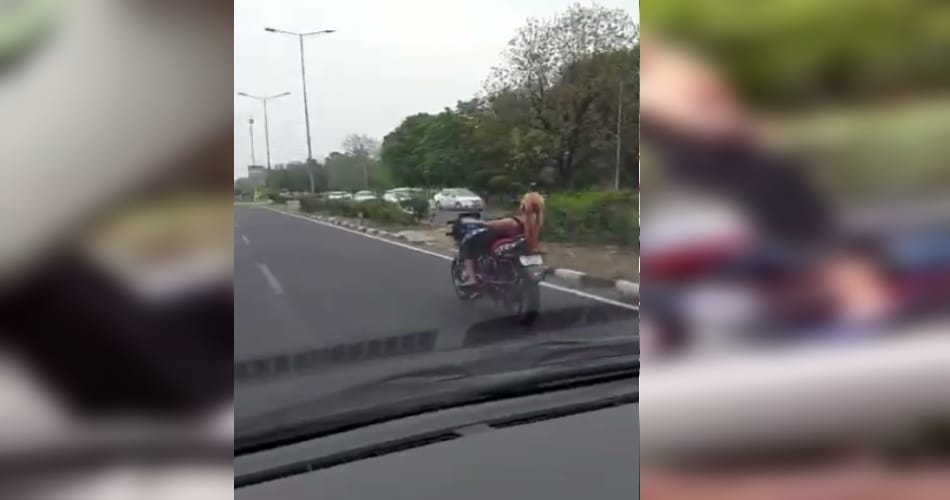 women make stunt on pulsar bike in chandigarh