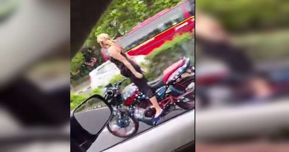 women make stunt on pulsar bike in chandigarh