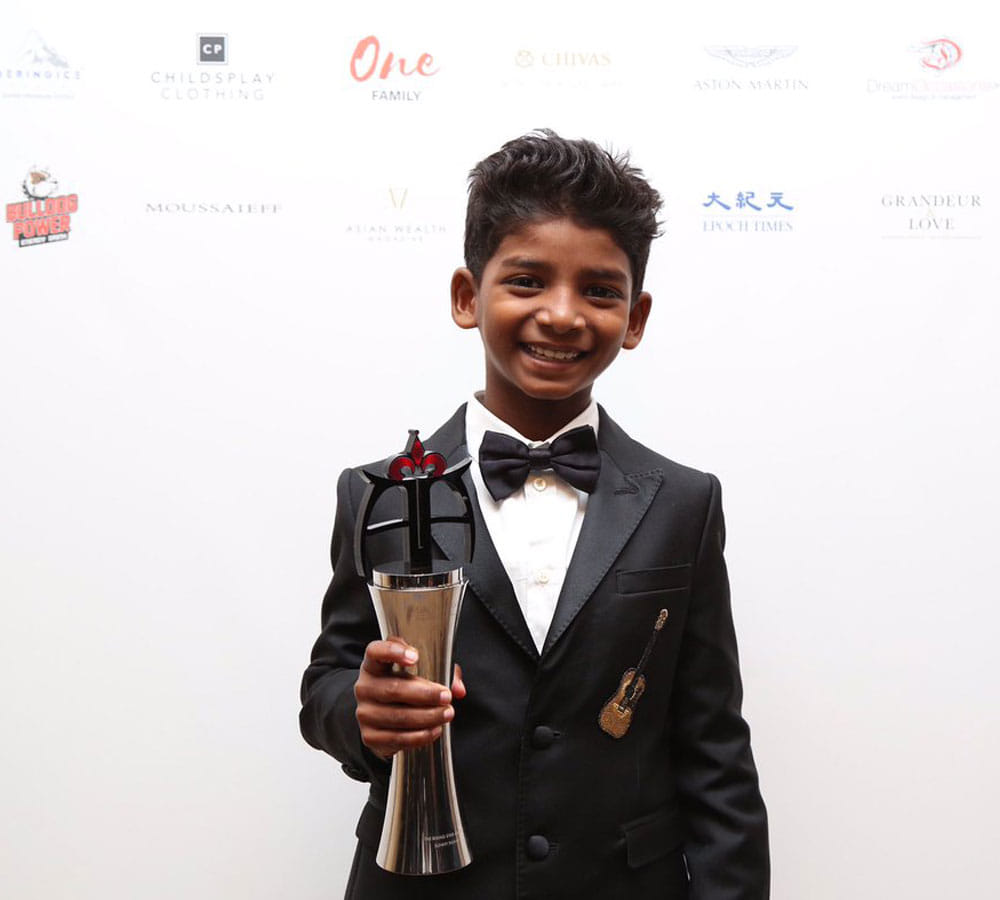 Sunny Pawar Won All Hearts At The Asian Awards 2017 Including Of Sachin Tendulkar & Varun Dhawan