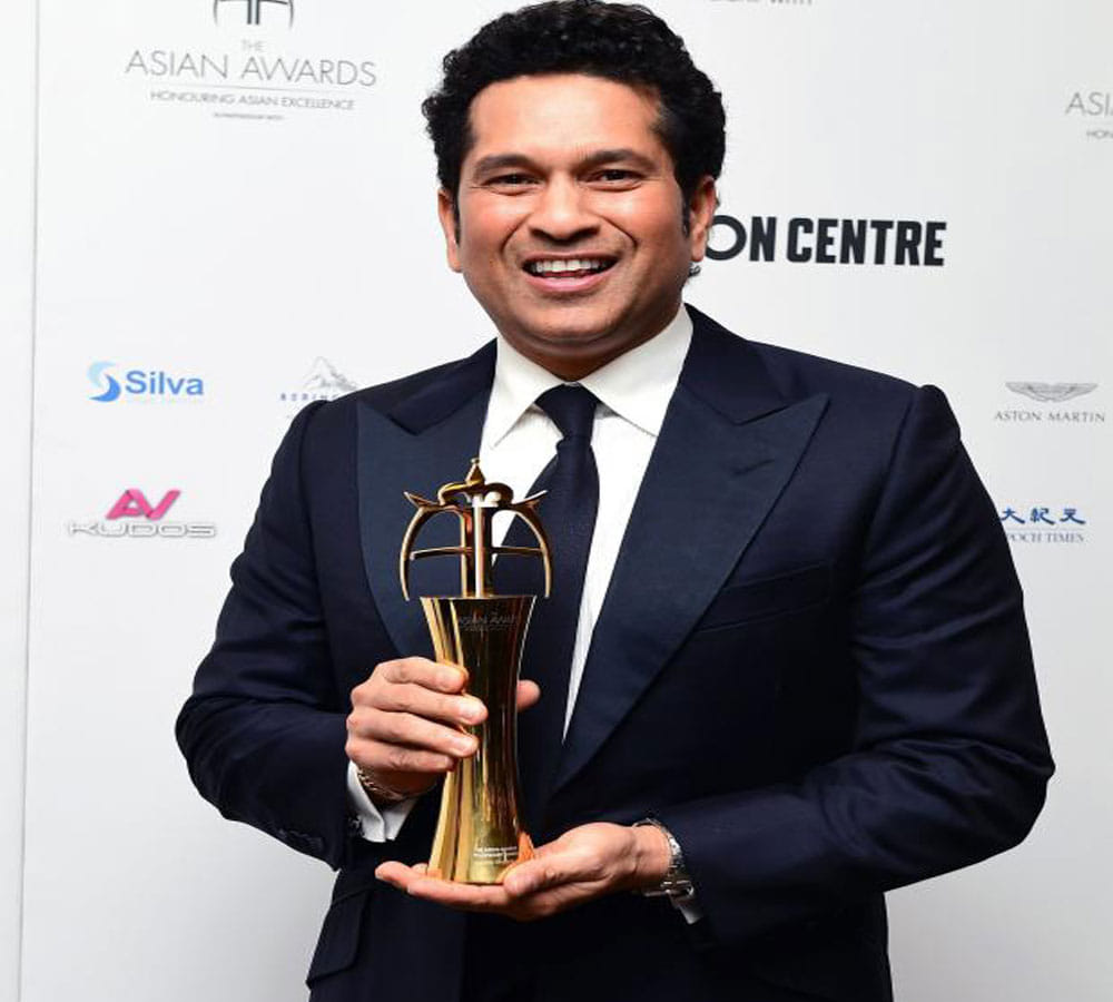 Sunny Pawar Won All Hearts At The Asian Awards 2017 Including Of Sachin Tendulkar & Varun Dhawan