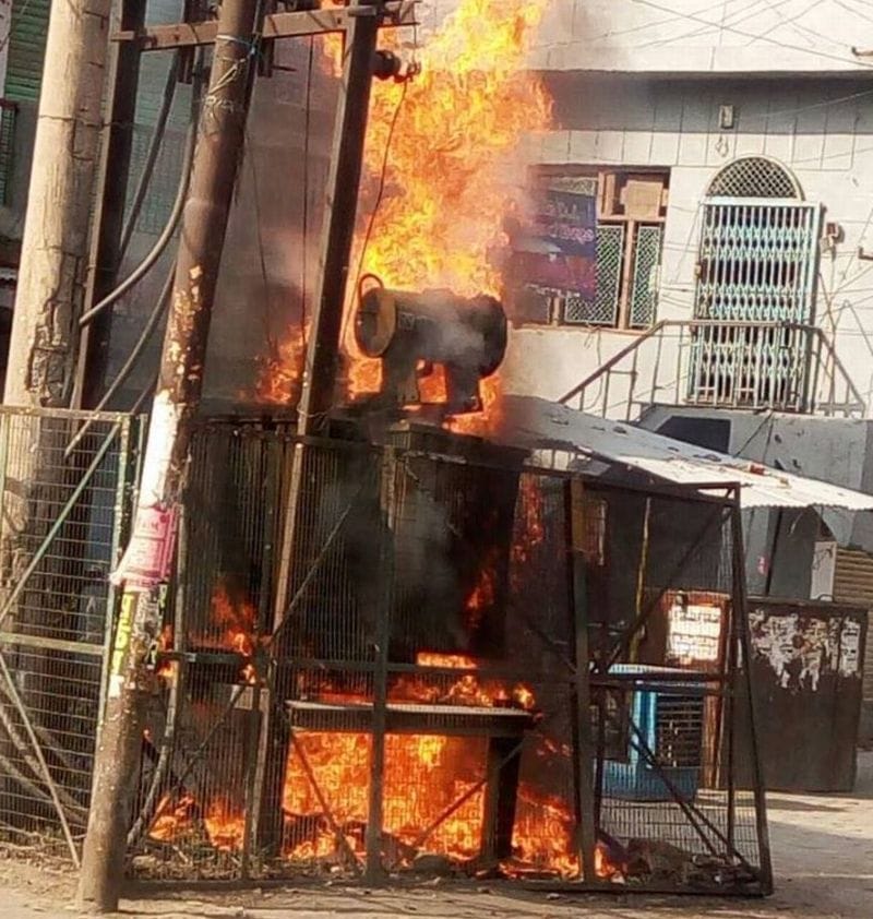 jalate koode kee chingaaree se skootee, baik, traansaphaarmar jala