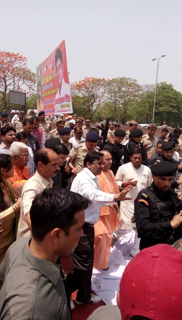 officers meeting is going on with cm yogi in agra circuit house 