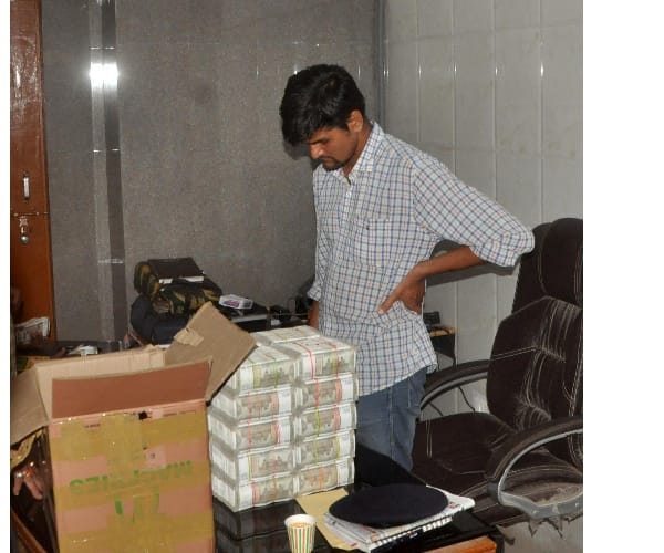 seven and half crores recovered   from wine business man's car.