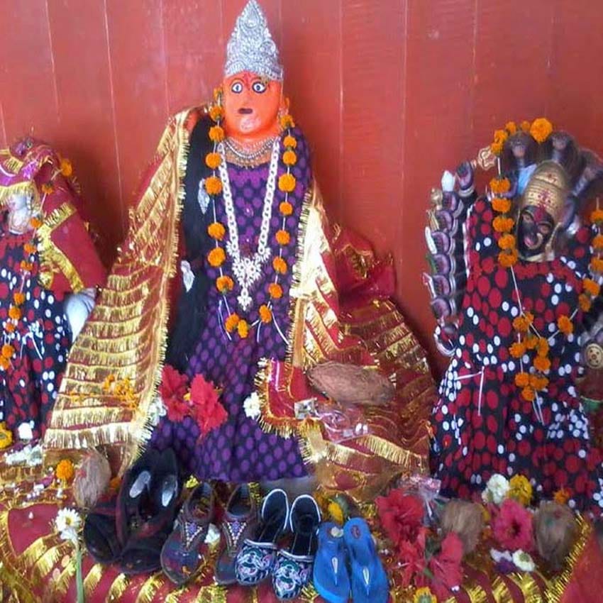 devotees offer footwear to goddess