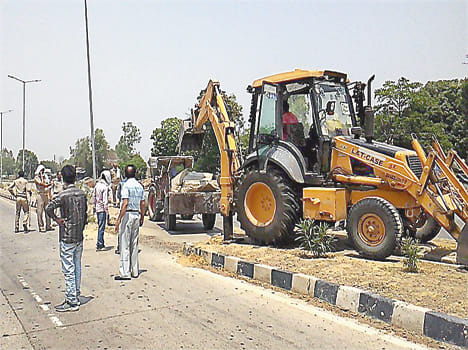 hihgway cut closed in kanpur dehat