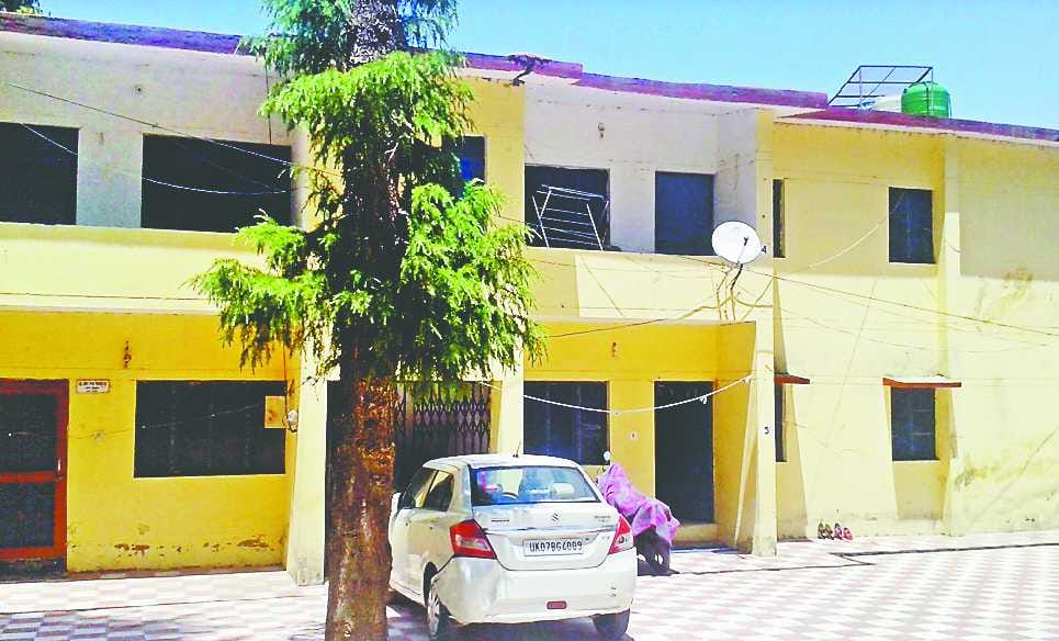   Thief stolen at ten officer's home in pauri 