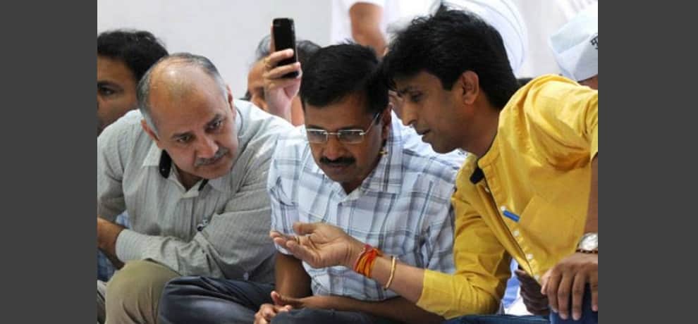 7 leaders left kejriwal and aam aadmi party due to internal dispute