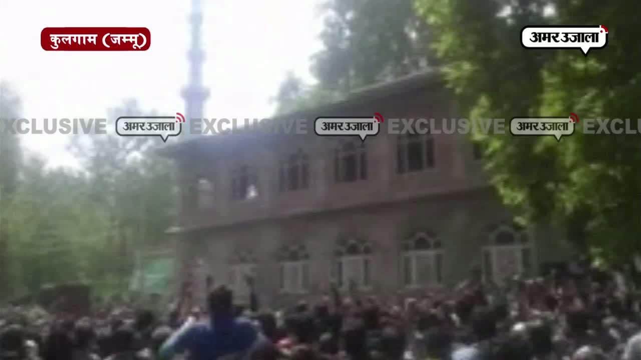 आतंकी फैय्याज के जनाजे को आतंकवादियों का गन सैल्यूट